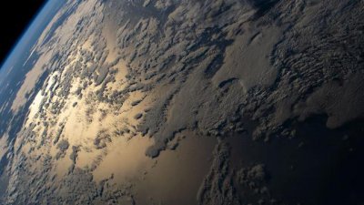 ​科学家说地球即将变暗（地球正在太空中失去光泽）