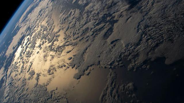 科学家说地球即将变暗（地球正在太空中失去光泽）(1)