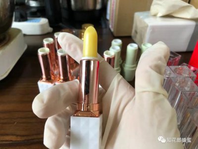 ​粉红色的唇膏很适合大众使用（一款可以吃的唇膏）