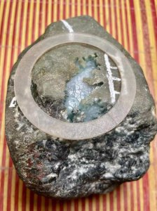 ​翡翠原石切（翡翠原石里面的切割方法一览）