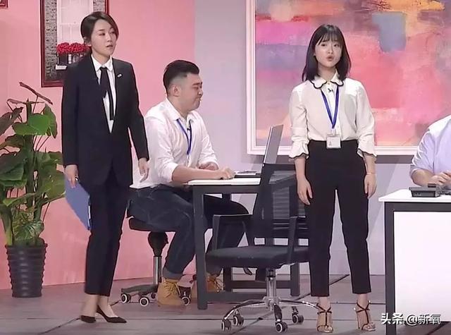 47岁的闫妮素颜判若两人（闫妮现在的腿比倪妮还细白直）(41)