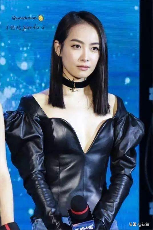 47岁的闫妮素颜判若两人（闫妮现在的腿比倪妮还细白直）(37)
