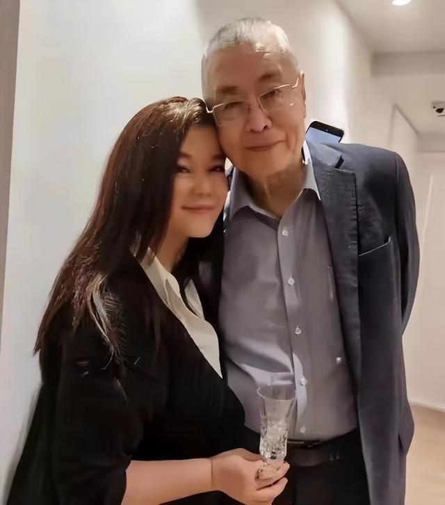 81岁钢琴大师刘诗昆再当爹（钢琴家刘诗昆78岁娶女徒弟）(35)