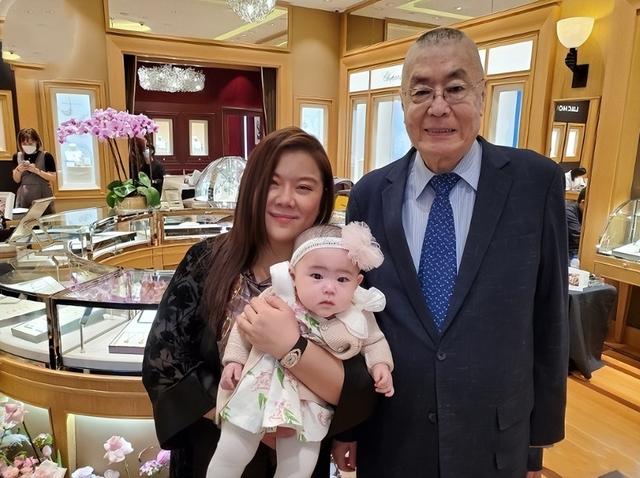 81岁钢琴大师刘诗昆再当爹（钢琴家刘诗昆78岁娶女徒弟）(5)
