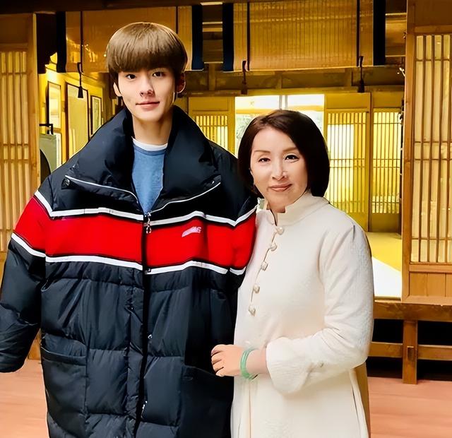 女明星私生子父亲是谁不知道（打死也不说孩子父亲是谁）(27)