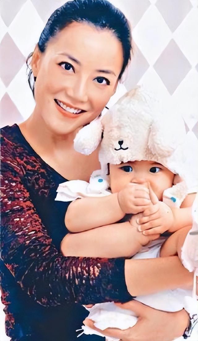 女明星私生子父亲是谁不知道（打死也不说孩子父亲是谁）(23)