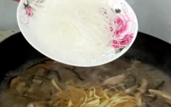 胡辣汤料配方28种,河南胡辣汤的做法和配料是什么?图23
