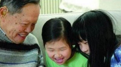 ​翁帆为杨振宁产下一子是假的，杨振宁曾精确表现没有要儿童