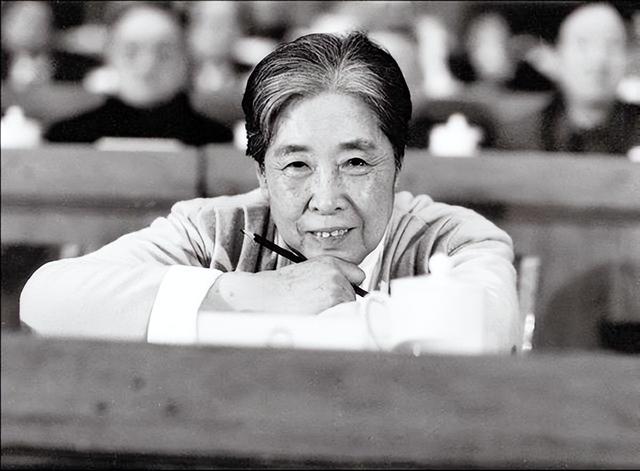 王光美死后追悼会（王光美退休后归隐于世）(9)
