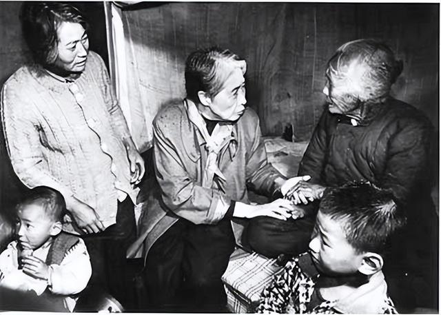 王光美死后追悼会（王光美退休后归隐于世）(6)