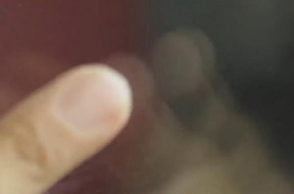 粘纸撕下来了还有粘性怎么清除干净,胶布撕掉以后留下的黏黏的胶怎么去掉视频图5
