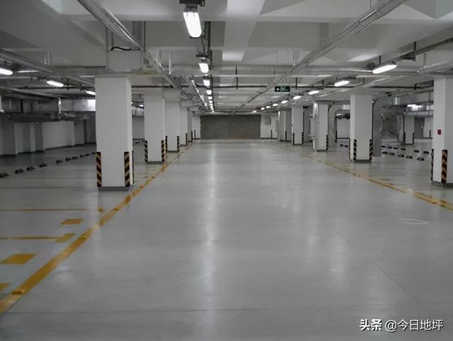 金刚砂固化剂地坪施工流程（金刚砂耐磨地坪）(1)
