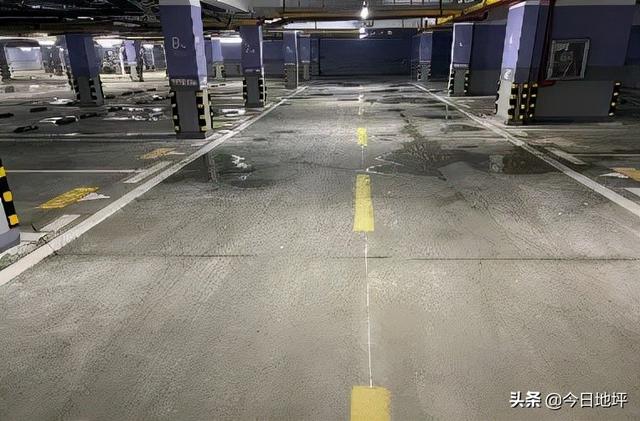 金刚砂固化剂地坪施工流程（金刚砂耐磨地坪）(9)