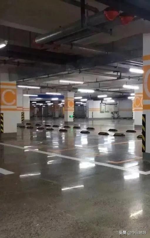 金刚砂固化剂地坪施工流程（金刚砂耐磨地坪）(12)