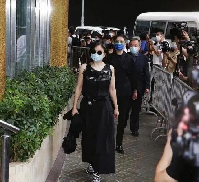 68岁林青霞近照曝光 林青霞67岁庆生照惊艳众人(6)