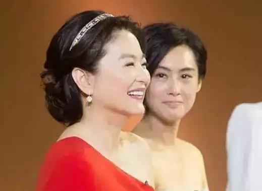 68岁林青霞近照曝光 林青霞67岁庆生照惊艳众人(10)