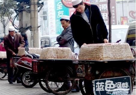卖切糕是什么意思：卖切糕的是什么意思