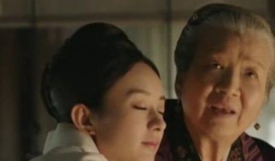 ​祖母死前告知明兰的实在身份，明兰的母亲是祖母购来的婢女