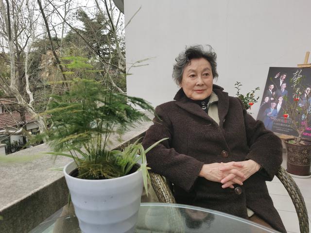 80年代的向梅（84岁老艺术家向梅）(1)