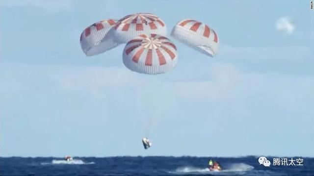 spacex初代龙式飞船（SpaceX的龙飞船和它身上的黑科技）(14)
