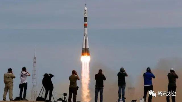 spacex初代龙式飞船（SpaceX的龙飞船和它身上的黑科技）(18)