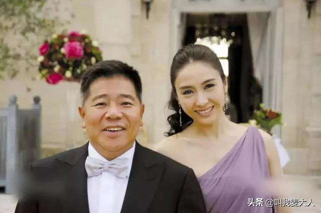 49岁黎姿和富太甘比同框（父亲聋哑弟弟瘫痪）(21)