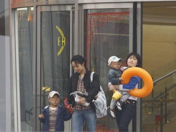 姜文与二婚老婆（揭秘众明星原配）(16)