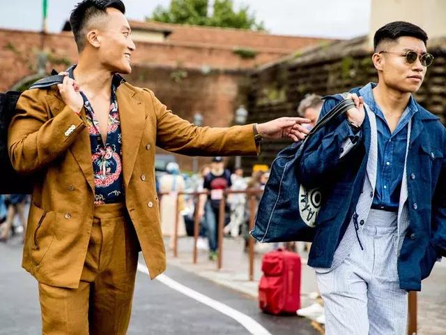 时尚精致女士手拿包（不能解放双手的手拿包）(2)