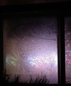 ​冰花在窗内还是窗外,冰花出现在玻璃窗的内表面还是外表面