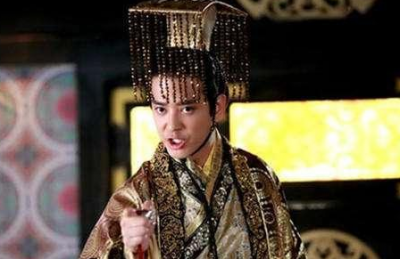 ​辱骂叔叔气倒母亲，这个荒唐皇帝是谁？