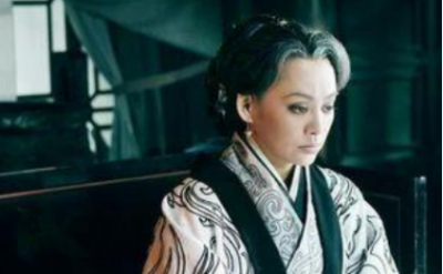 ​秦昭襄王继位后实行什么政策？为秦统一六国奠定了基础？
