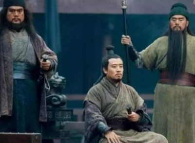 ​关羽为什么甘心情愿臣服刘备 原因出在什么地方