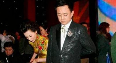 ​春晚乌色三分钟，过后李咏退出春晚舞台_附本版视频