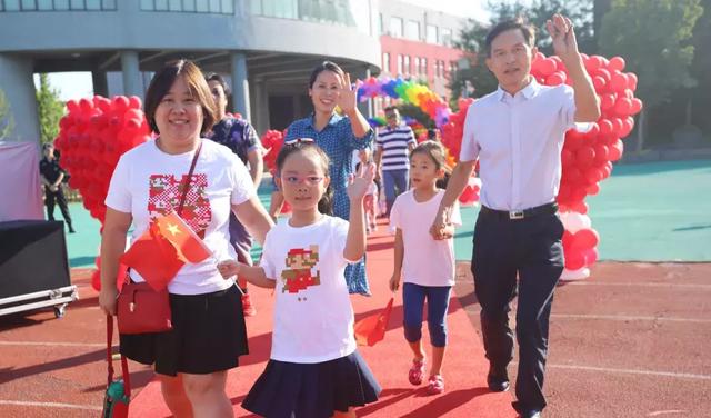 中关村第二小学昌平学校官网（中关村二小5校区968名新生共迎新学期）(6)
