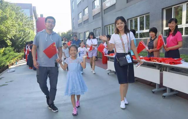 中关村第二小学昌平学校官网（中关村二小5校区968名新生共迎新学期）(5)