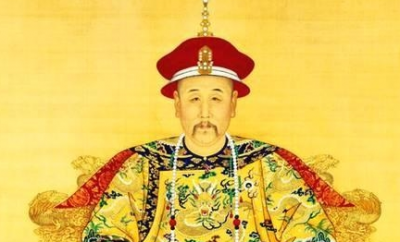 ​康熙皇帝给他加官进爵，吓得跪下饶命