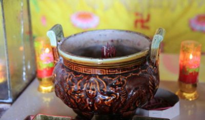 ​祖坟上搁一物后裔高贵又发达，香炉是许多人最轻易轻视的一个