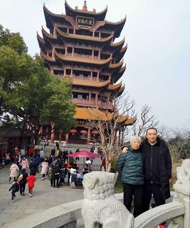 现在的黄鹤楼是建国后重建的,那么黄鹤楼原址在哪里