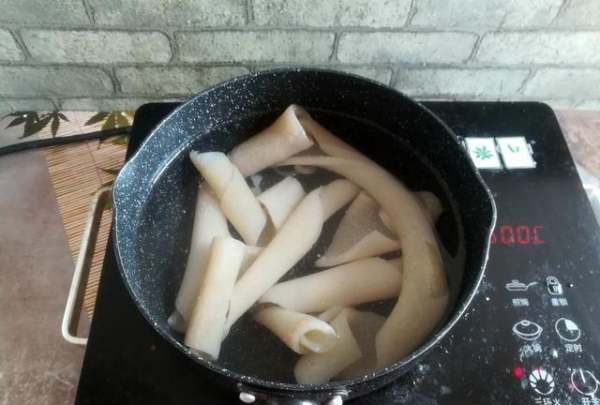 肉皮冻要煮多长时间才能成冻,肉皮冻熬好多长时间成冻图11