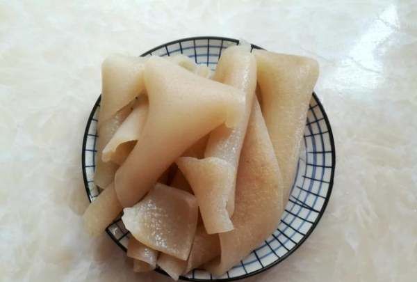 肉皮冻要煮多长时间才能成冻,肉皮冻熬好多长时间成冻图10