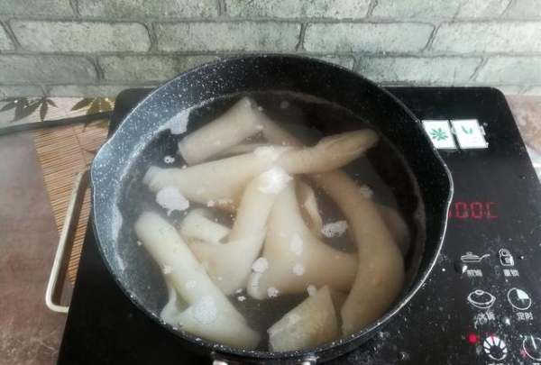 肉皮冻要煮多长时间才能成冻,肉皮冻熬好多长时间成冻图9