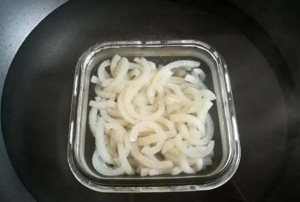 肉皮冻要煮多长时间才能成冻,肉皮冻熬好多长时间成冻图13