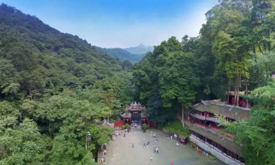 ​青城山与青城后山的区别（凭什么说青城山道行天下）