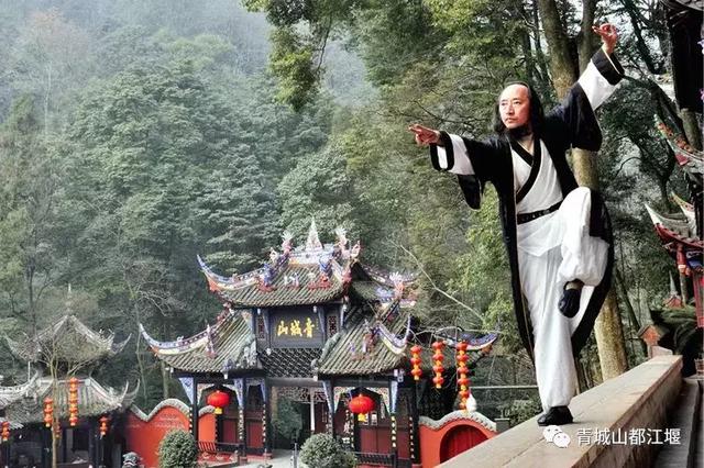 青城山与青城后山的区别（凭什么说青城山道行天下）(17)