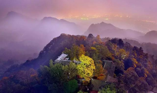 青城山与青城后山的区别（凭什么说青城山道行天下）(14)