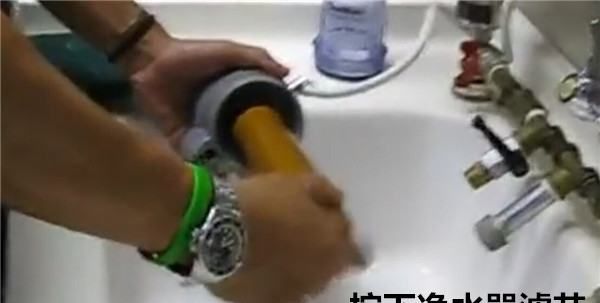 净水器滤芯清洗,净水器怎么清洗滤芯视频图7