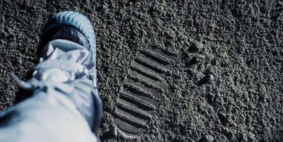 ​登月第一人好看,登月第一人评价