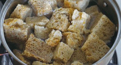 ​烤麸用冷水还是热水泡,豆烤麸下火锅要泡发吗