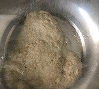 烤麸用冷水还是热水泡,豆烤麸下火锅要泡发吗图12