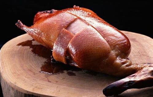 烤乳猪是哪个菜系,烤乳猪是哪个地方的名菜图3